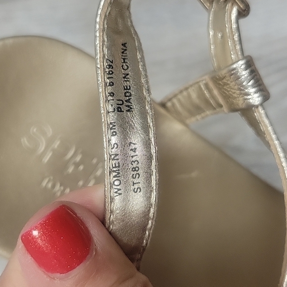 Sperry Top Sider Gold Leather Saltwater T-Strap Sandals - Picture 6 of 6